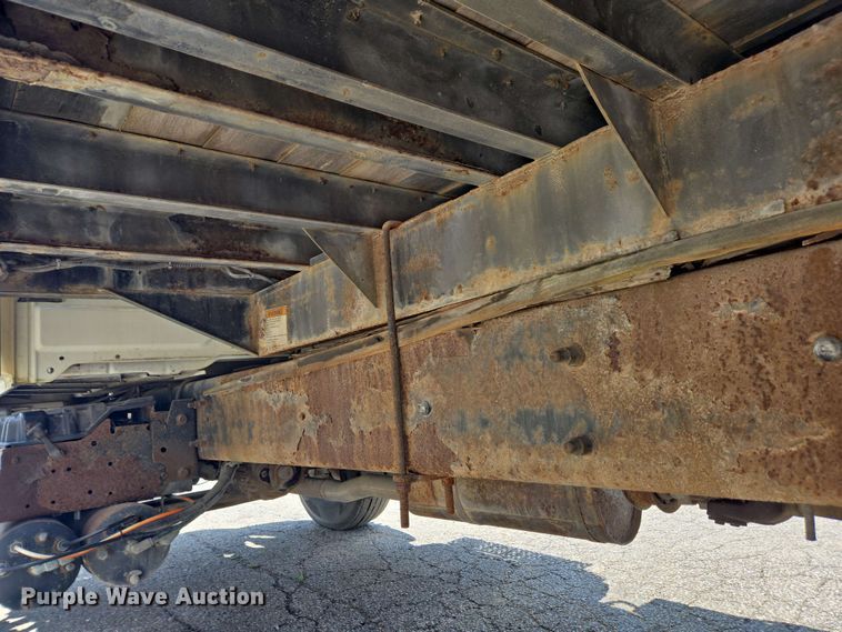 image for item EC4229 2006 International 4300 flatbed truck