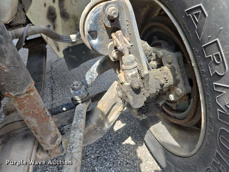 image for item EC4229 2006 International 4300 flatbed truck