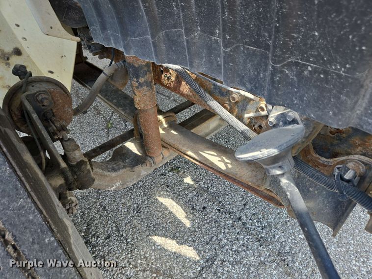 image for item EC4229 2006 International 4300 flatbed truck