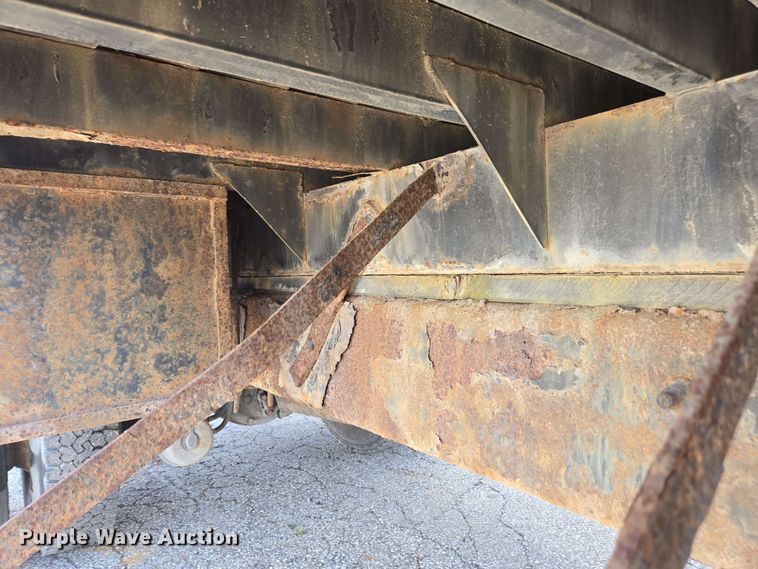 image for item EC4229 2006 International 4300 flatbed truck