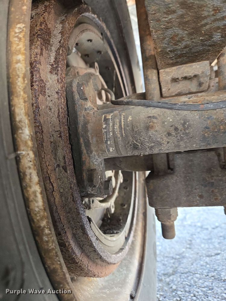 image for item EC4229 2006 International 4300 flatbed truck