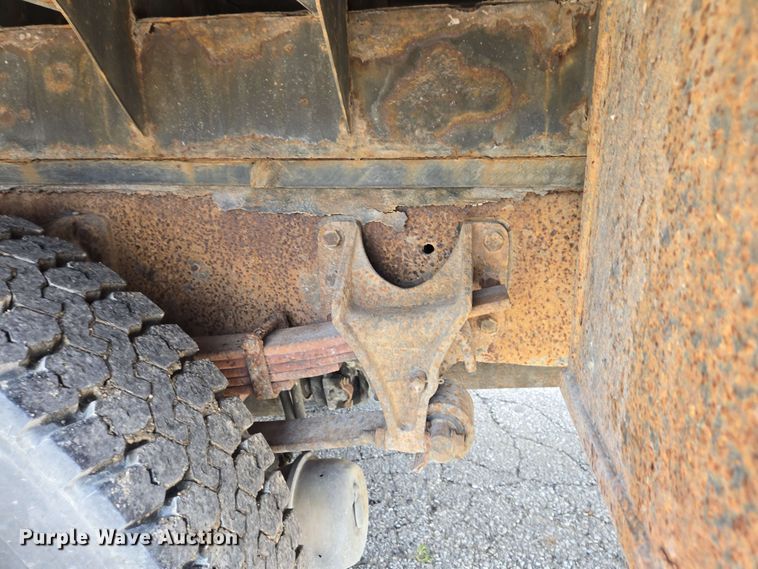 image for item EC4229 2006 International 4300 flatbed truck