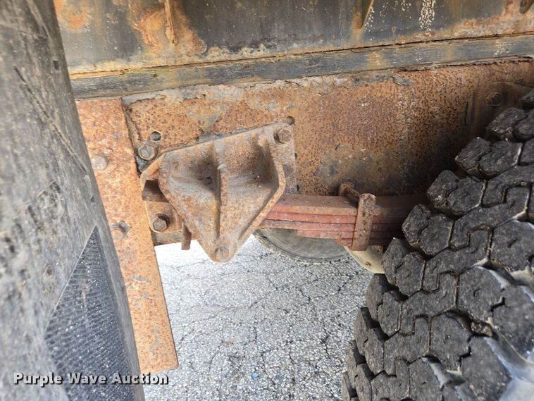 image for item EC4229 2006 International 4300 flatbed truck