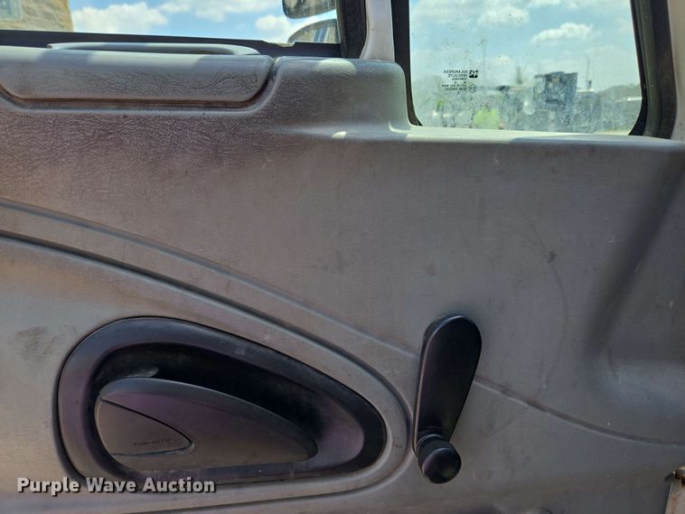 image for item EC4229 2006 International 4300 flatbed truck