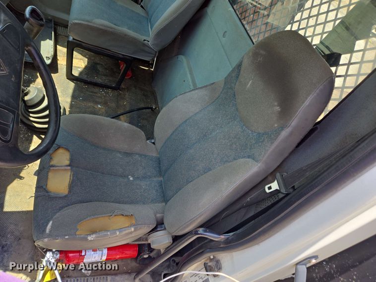 image for item EC4229 2006 International 4300 flatbed truck