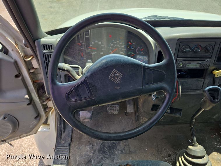 image for item EC4229 2006 International 4300 flatbed truck