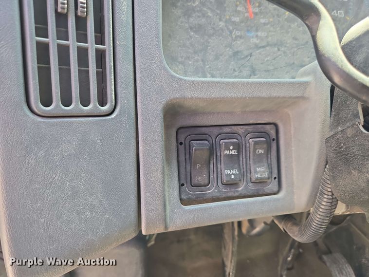 image for item EC4229 2006 International 4300 flatbed truck