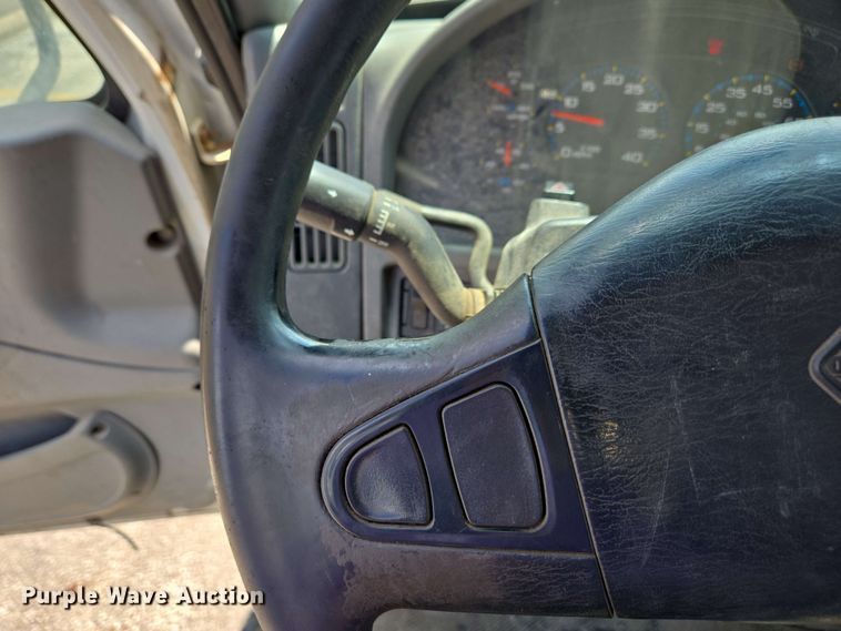 image for item EC4229 2006 International 4300 flatbed truck