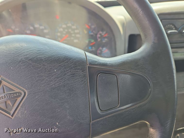 image for item EC4229 2006 International 4300 flatbed truck