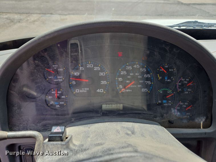 image for item EC4229 2006 International 4300 flatbed truck