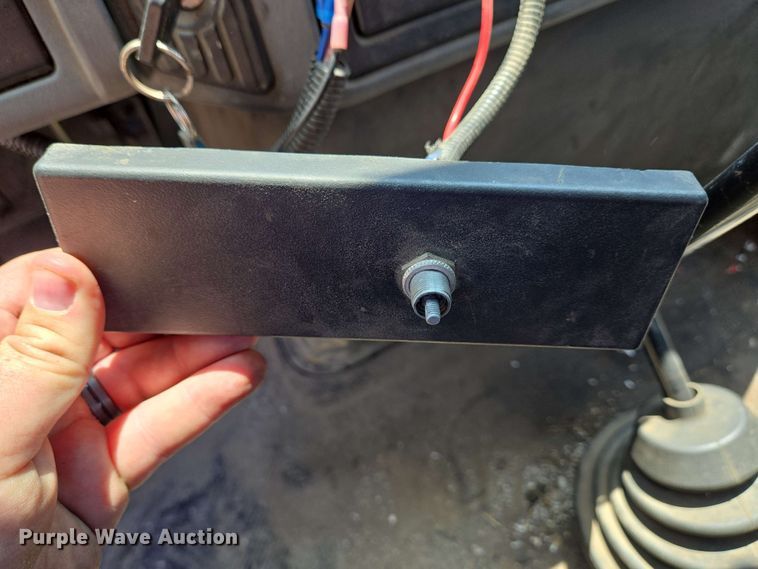 image for item EC4229 2006 International 4300 flatbed truck