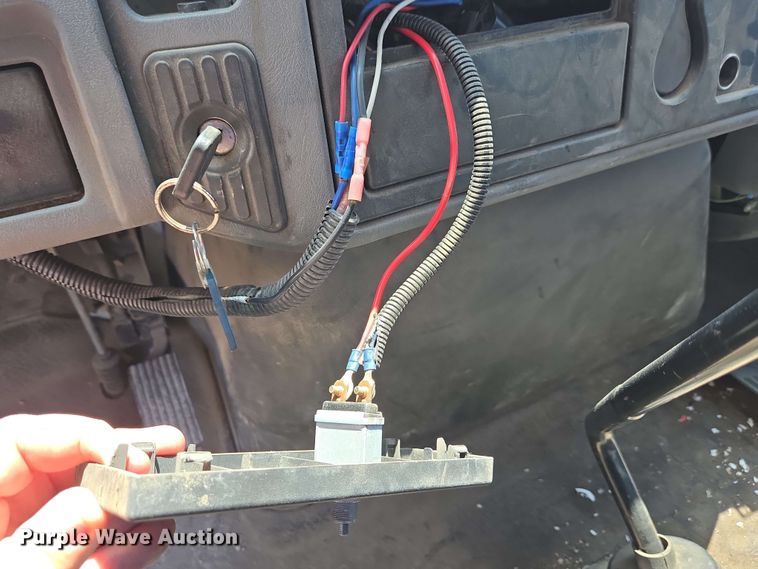 image for item EC4229 2006 International 4300 flatbed truck