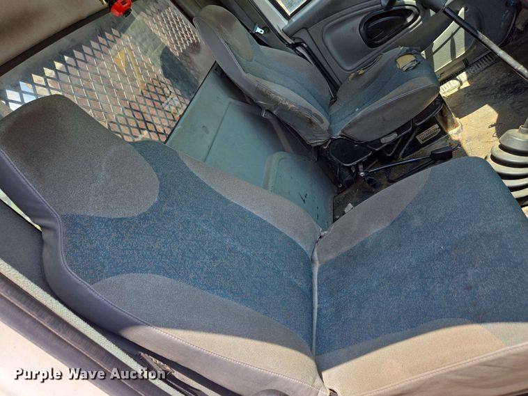 image for item EC4229 2006 International 4300 flatbed truck