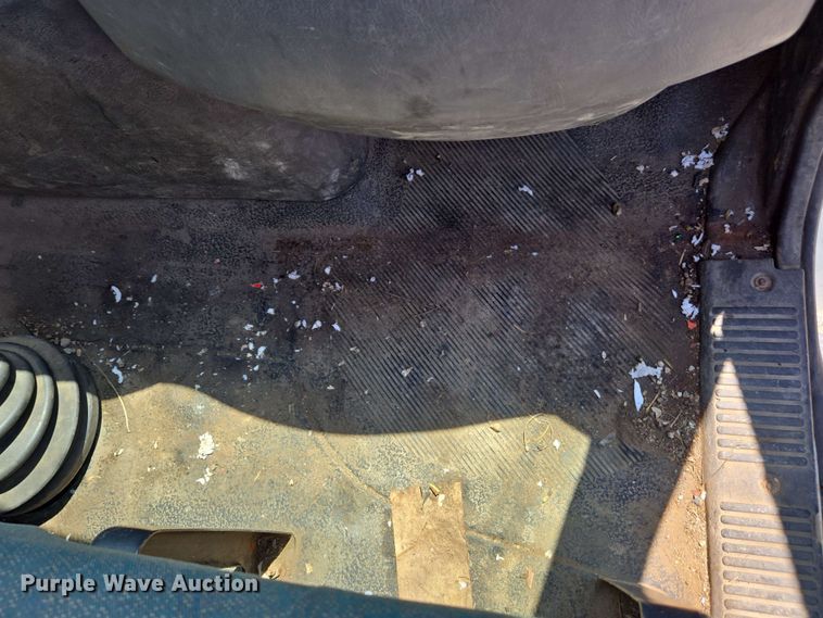 image for item EC4229 2006 International 4300 flatbed truck