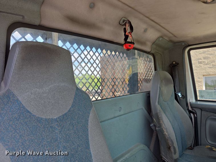 image for item EC4229 2006 International 4300 flatbed truck