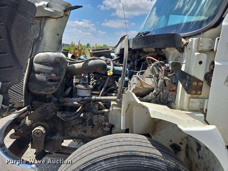 image for item EC4229 2006 International 4300 flatbed truck