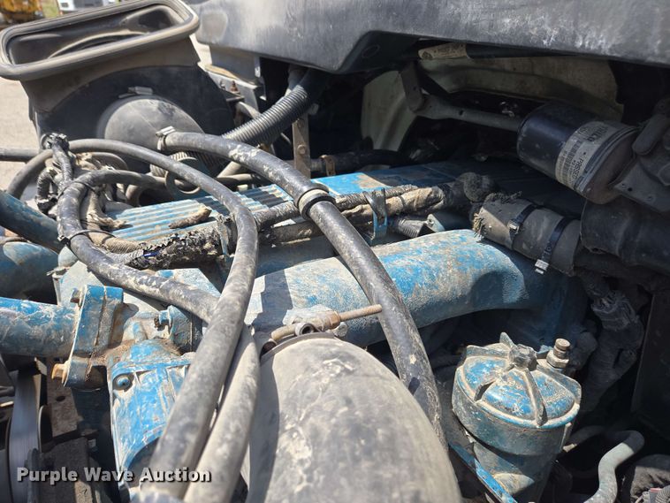 image for item EC4229 2006 International 4300 flatbed truck