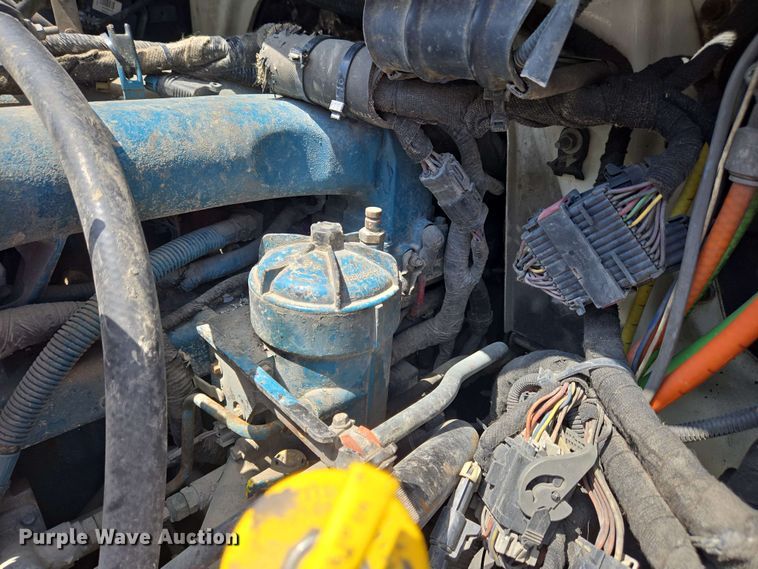 image for item EC4229 2006 International 4300 flatbed truck