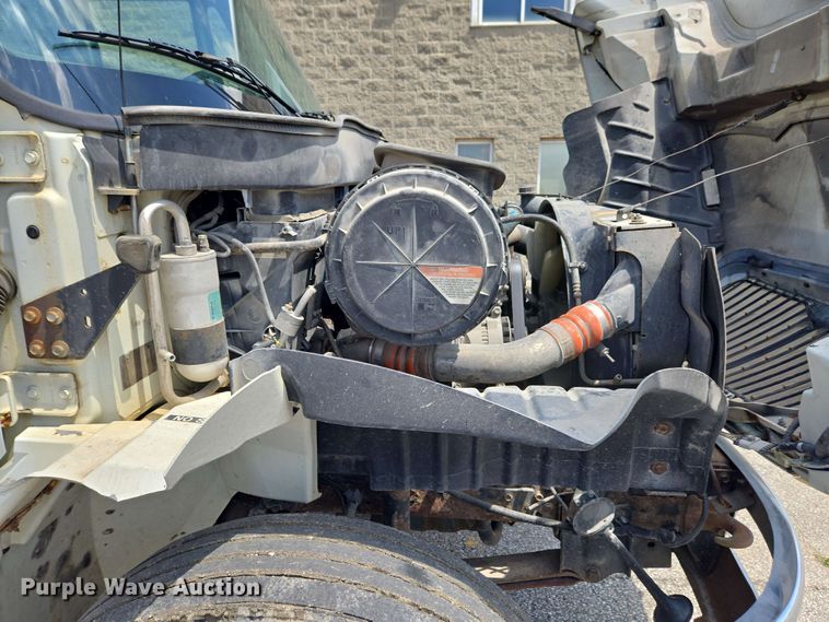 image for item EC4229 2006 International 4300 flatbed truck