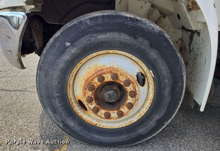 image for item EC4229 2006 International 4300 flatbed truck