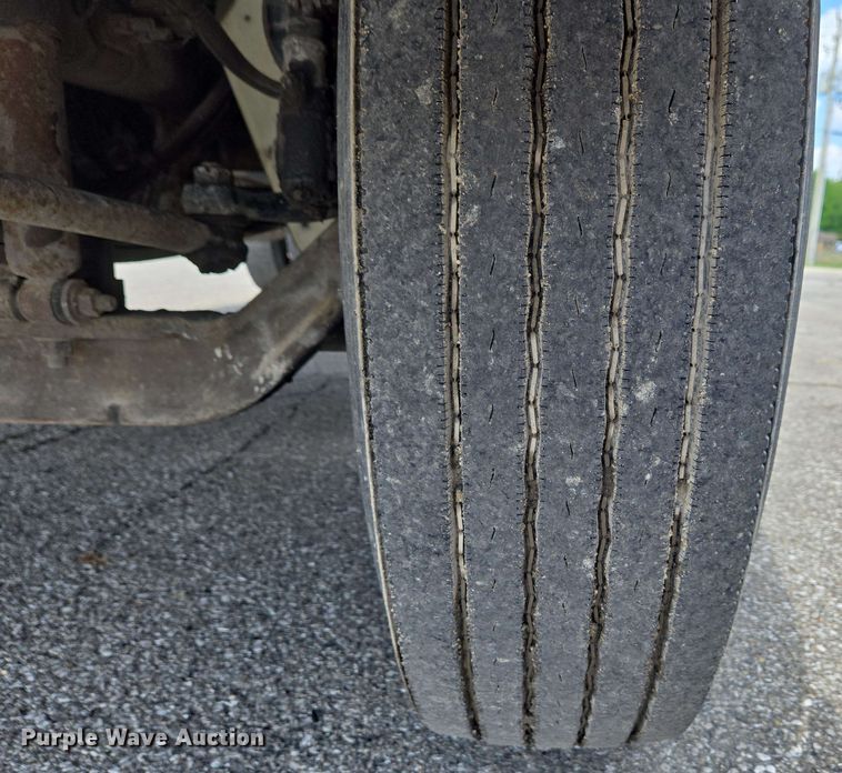 image for item EC4229 2006 International 4300 flatbed truck