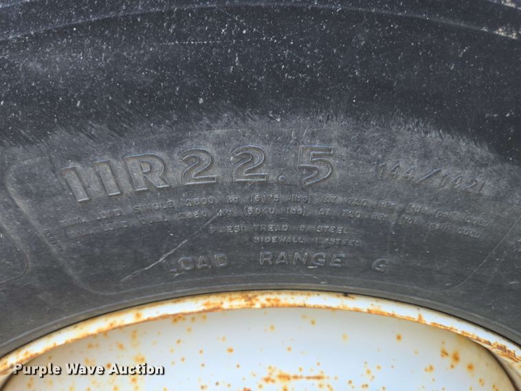 image for item EC4229 2006 International 4300 flatbed truck