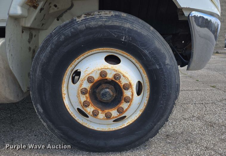 image for item EC4229 2006 International 4300 flatbed truck