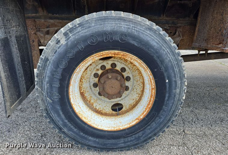 image for item EC4229 2006 International 4300 flatbed truck