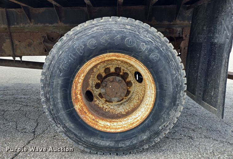 image for item EC4229 2006 International 4300 flatbed truck