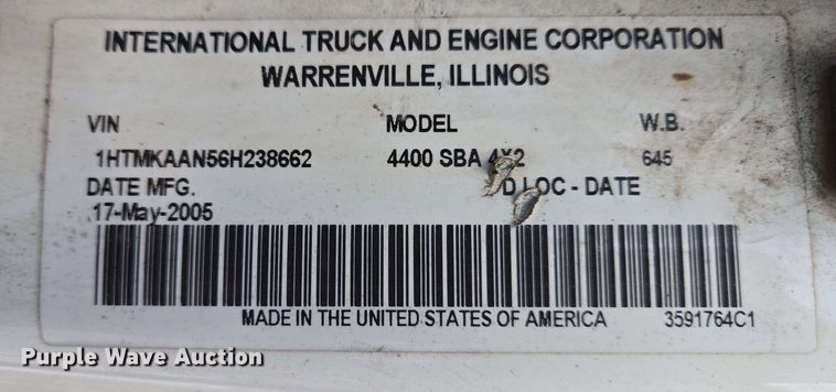 image for item EC4229 2006 International 4300 flatbed truck