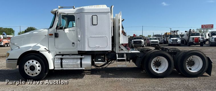 image for item EG5810 2003 International 9400i semi truck