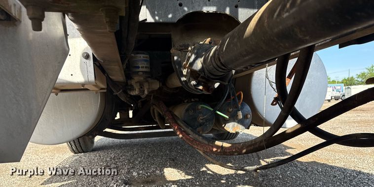 image for item EG5810 2003 International 9400i semi truck