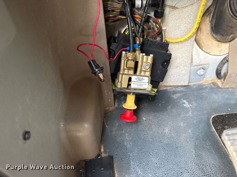 image for item EG5810 2003 International 9400i semi truck