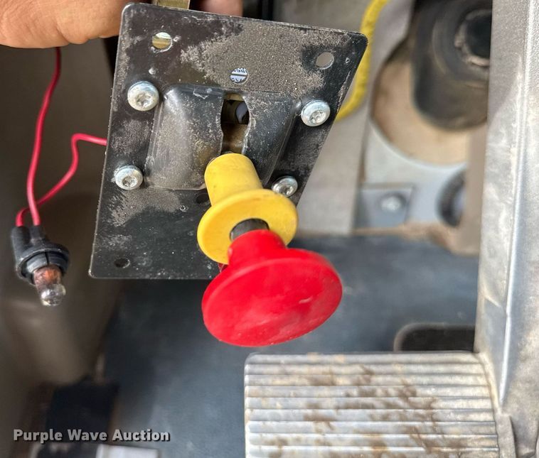 image for item EG5810 2003 International 9400i semi truck