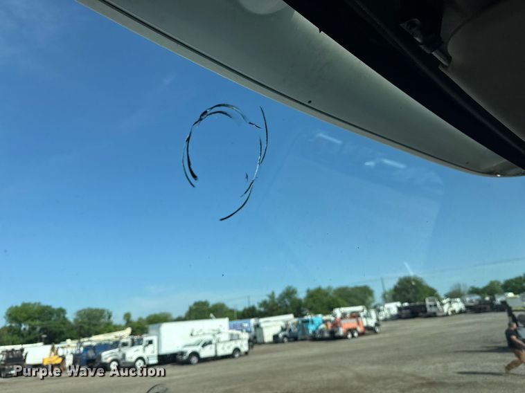 image for item EG5810 2003 International 9400i semi truck