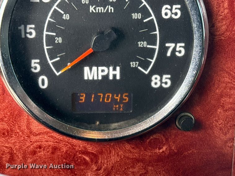 image for item EG5810 2003 International 9400i semi truck