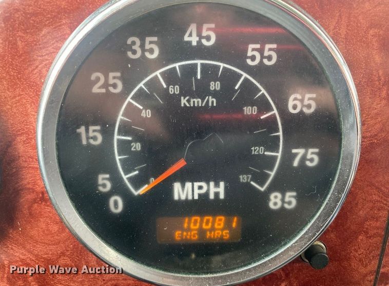 image for item EG5810 2003 International 9400i semi truck