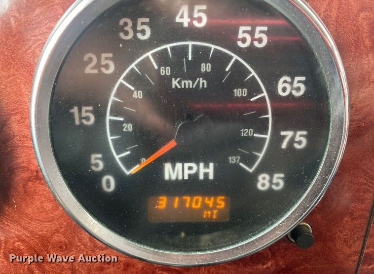 image for item EG5810 2003 International 9400i semi truck