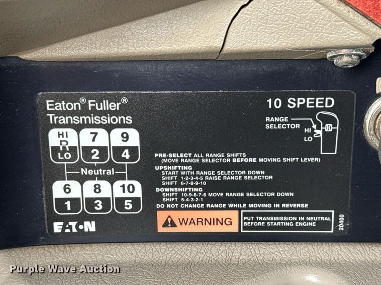 image for item EG5810 2003 International 9400i semi truck