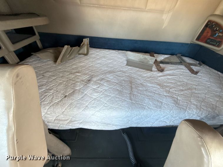 image for item EG5810 2003 International 9400i semi truck