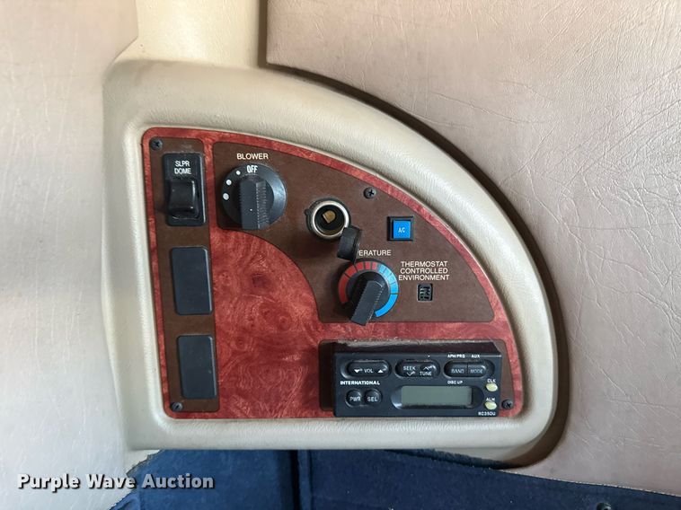 image for item EG5810 2003 International 9400i semi truck