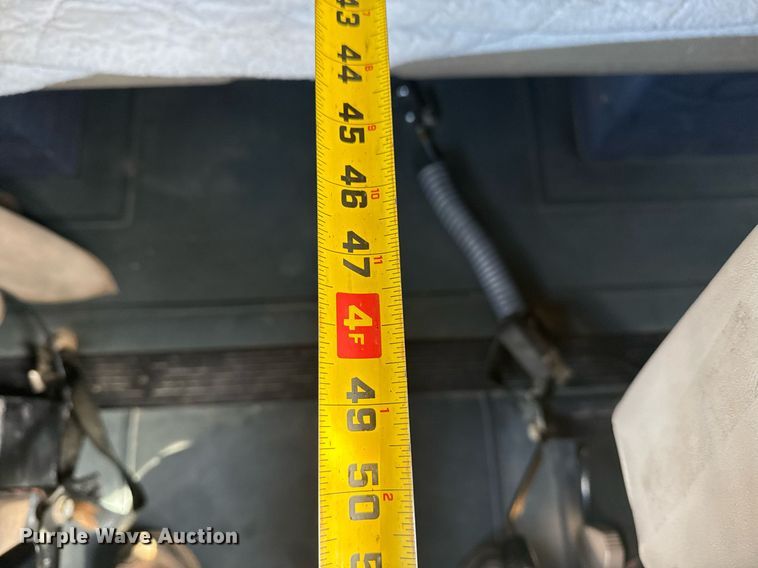 image for item EG5810 2003 International 9400i semi truck