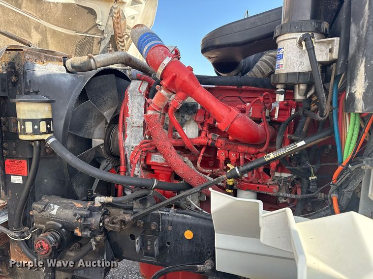 image for item EG5810 2003 International 9400i semi truck