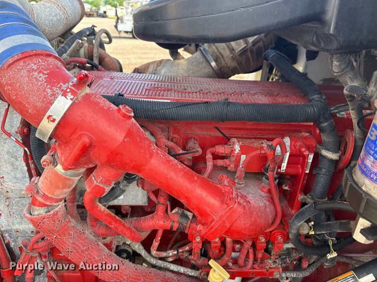 image for item EG5810 2003 International 9400i semi truck