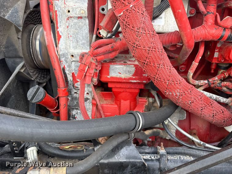 image for item EG5810 2003 International 9400i semi truck