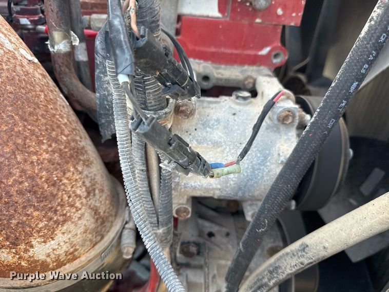 image for item EG5810 2003 International 9400i semi truck