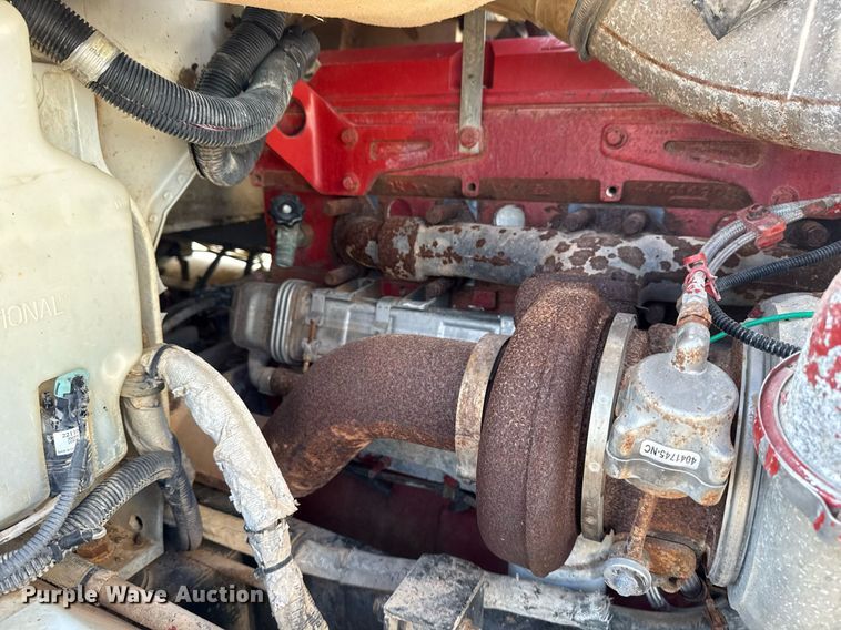 image for item EG5810 2003 International 9400i semi truck