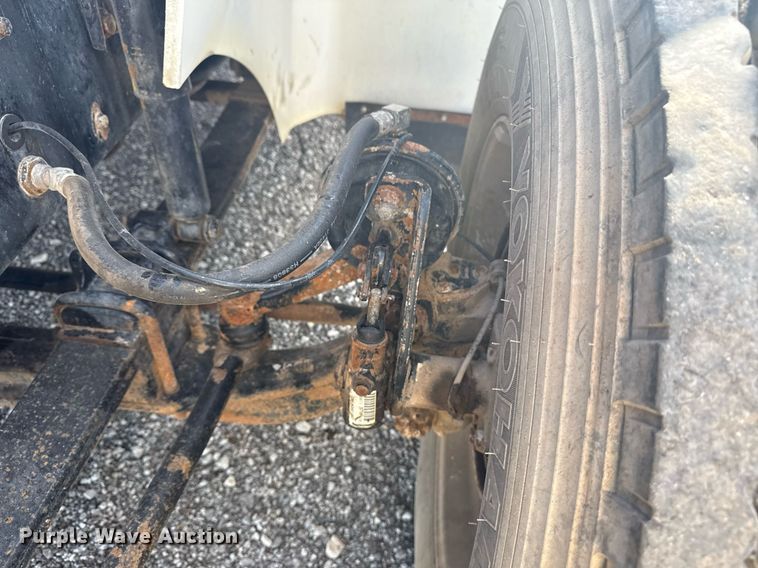 image for item EG5810 2003 International 9400i semi truck