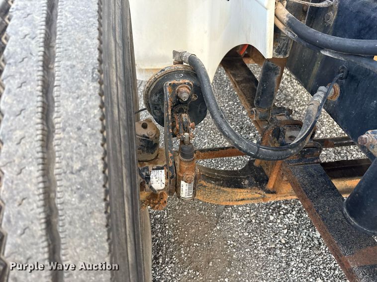 image for item EG5810 2003 International 9400i semi truck