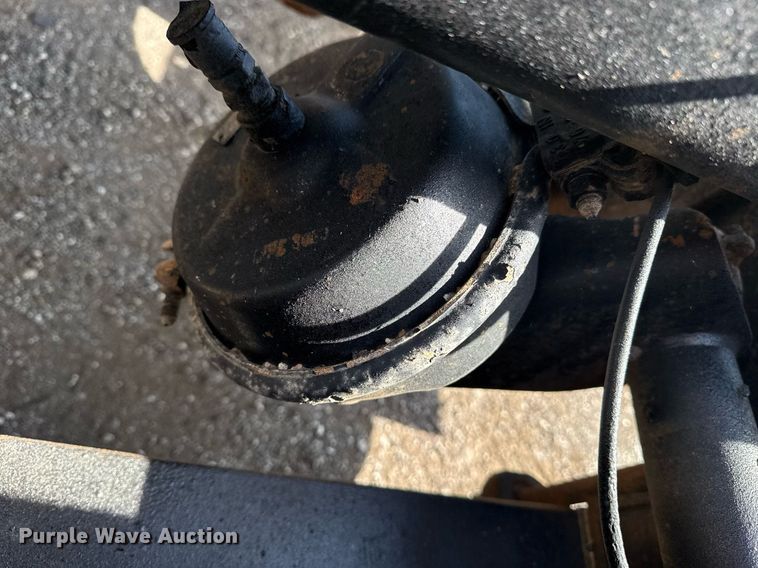 image for item EG5810 2003 International 9400i semi truck